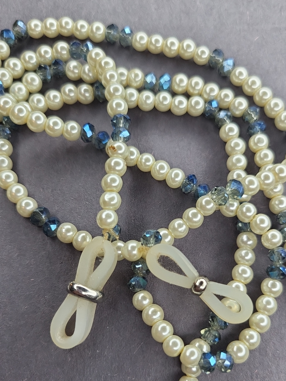 Pearl and Blue Beaded Glasses Holder